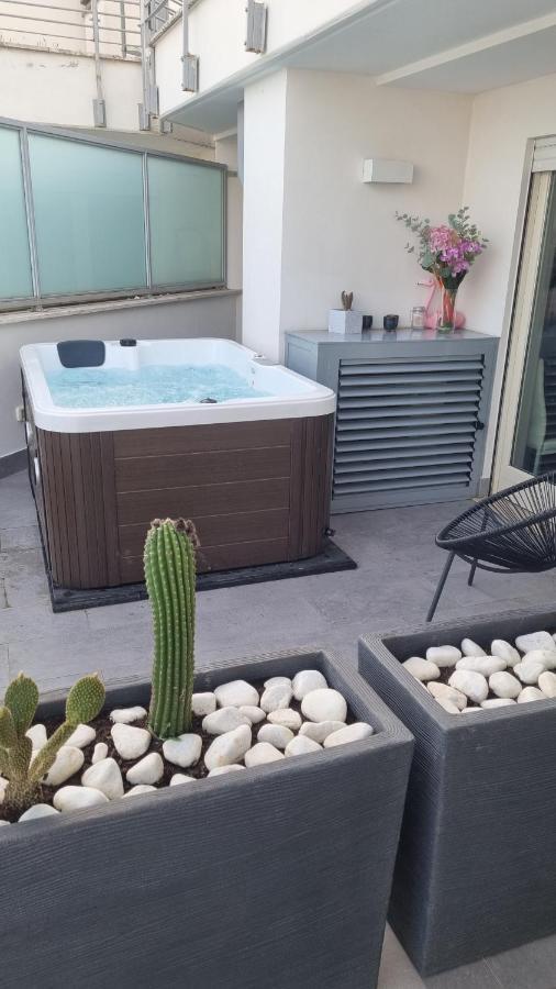 Penthouse 40 In Trastevere With Seasonally Jacuzzi Roma Eksteriør bilde